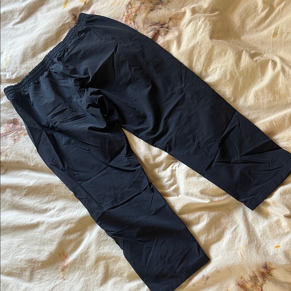 Outdoor Voices Navy Cropped Pants - Picture 4 of 5